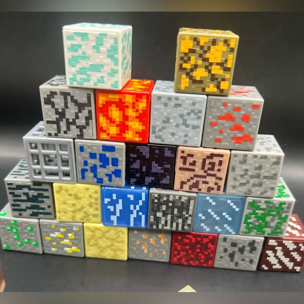 Minecraft- Block Building Set of 24 with Extra‎ pieces- Figure missing arm